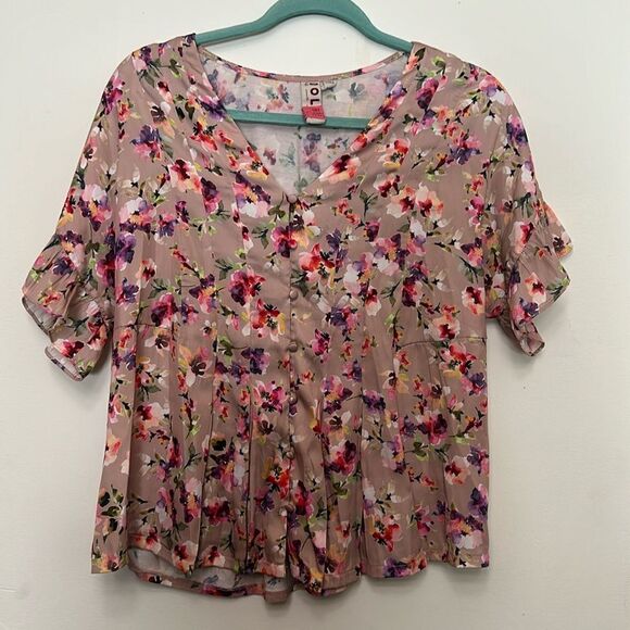 So luxe and feminine dolan anthropologie blouse - Picture 2 of 9